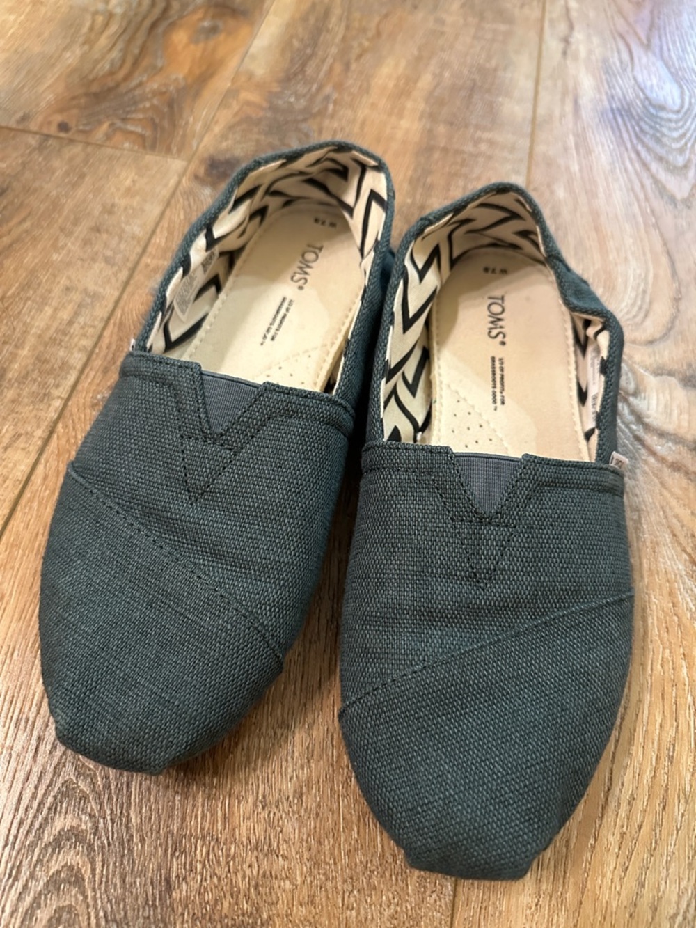 Green Canvas Toms women’s size 7.5 slip on casual shoes - Picture 3 of 8
